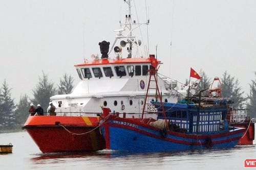 Cứu thành công tàu cá và 4 ngư dân ở Hoàng Sa