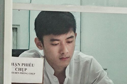 Chàng kỹ thuật viên X-quang điển trai 'đốn tim' hội chị em