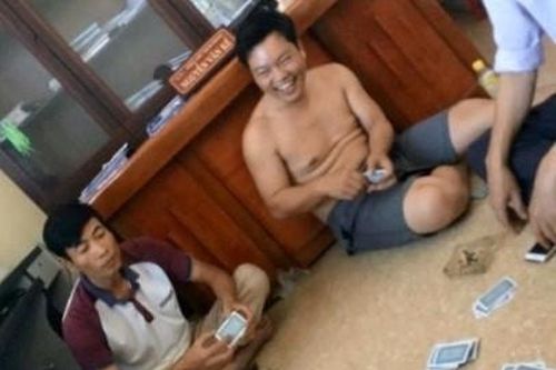 Thanh Hóa: Xem xét, xử lý cán bộ đánh bài