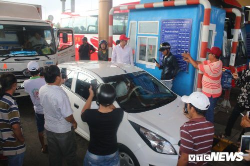 Tài xế tông sập barie, BOT Sóc Trăng buộc phải xả trạm