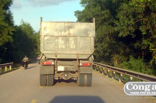 Đường hư vì xe quá tải hoành hành