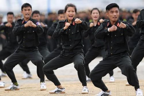 Cảnh sát cơ động bản lĩnh, nhân văn vì nhân dân phục vụ