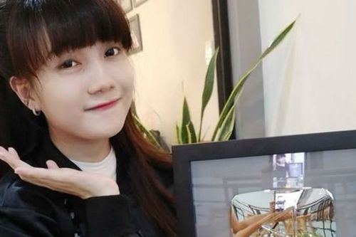 Ngẩn ngơ trước nhan sắc của 9X Kiên Giang vừa nhận nút Play bạc từ YouTube
