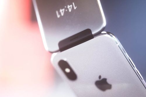 Tròn mắt với iPhone X phiên bản nắp gập đẹp rụng rời, đố bạn có thể cầm lòng được