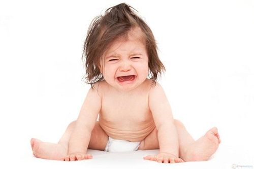Bé gái liên tục ngứa vùng kín do bị giun kim làm tổ, đẻ trứng