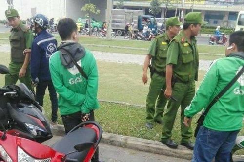 Đón khách tại khu công nghiệp, tài xế Grabbike bị đánh vỡ đầu