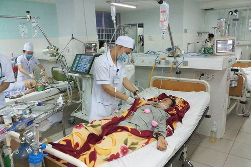 Thiếu nữ ngộ độc nặng, suy gan thận nghi do uống trà sữa