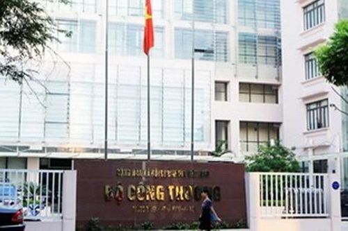 Bộ Công Thương yêu cầu báo cáo vụ phơi vi cá mập trên nóc đại sứ quán