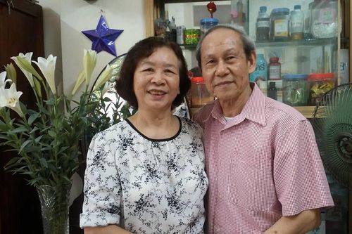 Ông ngoại của năm: Sáng nào cũng đạp xe qua 4 nhà, gửi quà cho các cháu