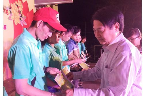 Trao hơn 4.800 vé xe nghĩa tình tặng công nhân