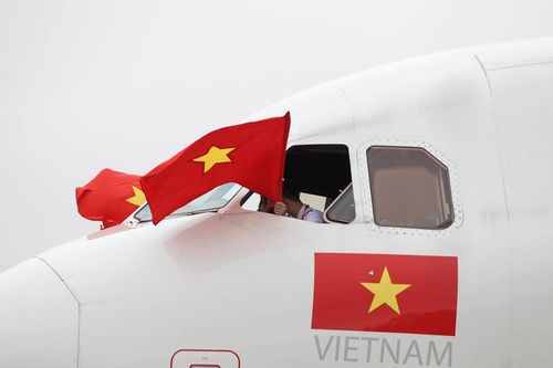 Những hình ảnh ấn tượng về chuyến chuyên cơ chở tuyển U23