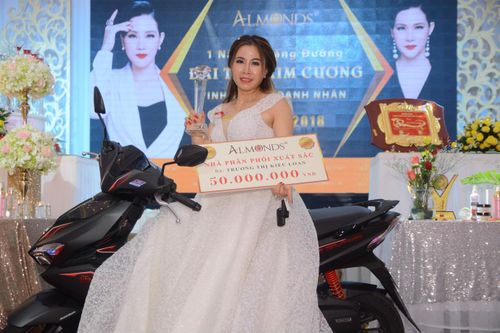 'Đại tiệc kim cương' vinh danh doanh nhân cùng mỹ phẩm Almonds