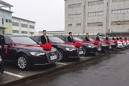 Á khẩu trước những màn thưởng Tết 'bá đạo': Nơi thưởng bao tải tiền, nơi tặng quan tài cho nhân viên