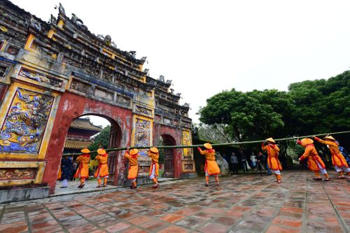 Lễ dựng nêu đón Tết tại Đại Nội Huế