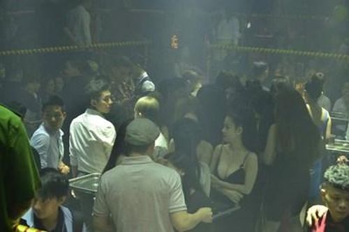 Cảnh sát đột kích các quán bar ở Sài Gòn, nhiều dân chơi vứt ma túy tháo chạy