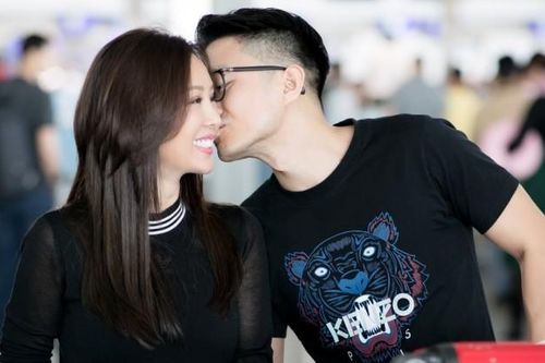 Hoa hậu Thu Hoài được trai trẻ 'hộ tống', tình cảm tại sân bay
