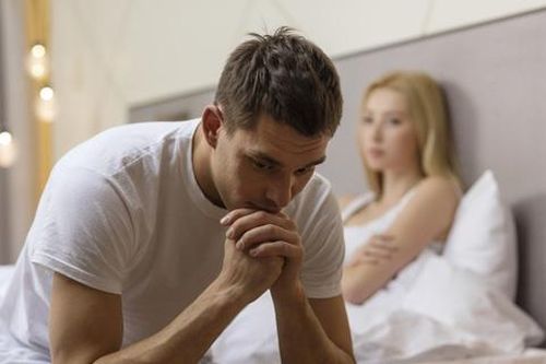 Những rắc rối trong 'chuyện ấy' của chàng có bụng quá cỡ