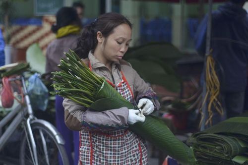 Chợ lá dong ngày Tết tấp nập giữa Thủ đô