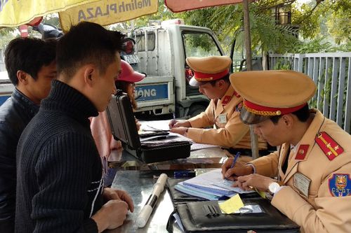 Quên mang bằng lái có bị CSGT tạm giữ phương tiện?