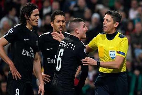 Thua Real 1-3, PSG đổ thừa trọng tài