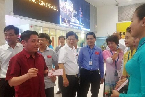 Sân bay Tân Sơn Nhất chậm hơn 400 chuyến trong 6 ngày giáp Tết
