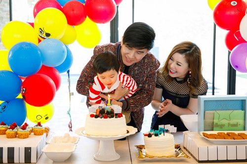 Đan Trường cùng bà xã tổ chức sinh nhật 1 tuổi cho con trai tại biệt thự triệu đô