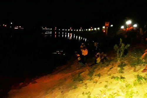 Nam thanh niên nhảy cầu tự tử trong đêm