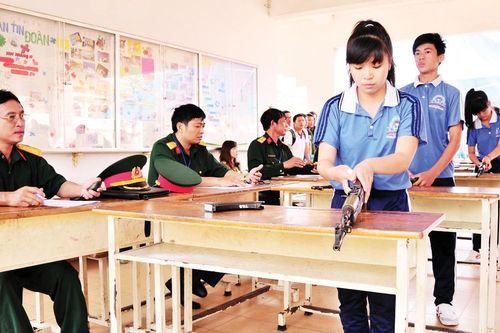Quan tâm giáo dục quốc phòng cho giới trẻ
