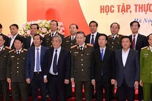 Vận dụng Sáu điều Bác Hồ dạy vào công tác đào tạo cảnh sát nhân dân
