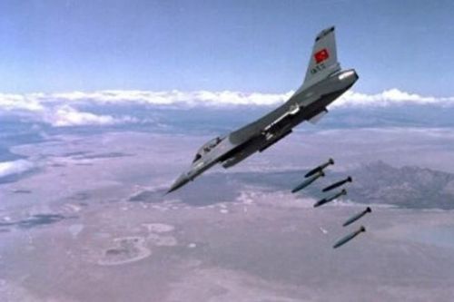 Thổ Nhĩ Kỳ dội bom quân đội Syria, công khai tuyên chiến với Damascus