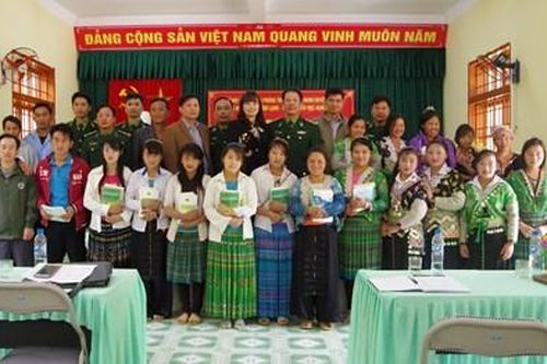 Khai giảng lớp xóa mù chữ cho nhân dân vùng biên giới