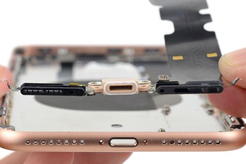 Apple lệnh cấm sản xuất iPhone 8 Plus vì nghi đối tác dùng linh kiện nhái