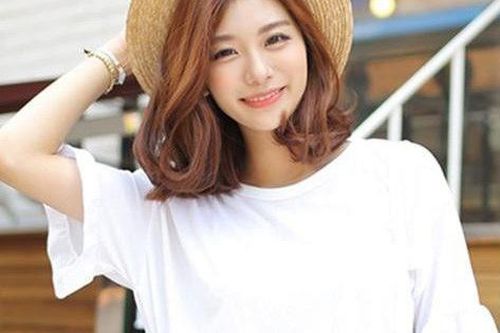 Cần gì đồ mới, chỉ áo phông trắng cũng khiến nàng 'sang chảnh' hết nấc