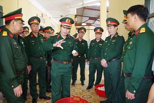 Đoàn công tác Bộ Tư lệnh Quân khu 4 kiểm tra Tiểu đoàn 4 (Trung đoàn 19, Sư đoàn 968)