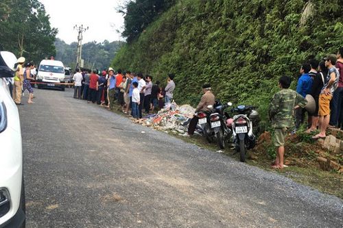 Vợ chồng nữ bác sĩ Bệnh viện ĐK Hà Giang cùng con trai 9 tháng tuổi chết trong xe Mercedes