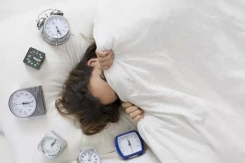 4 thói quen tệ hại vào buổi sáng rút ngắn 20 năm tuổi thọ