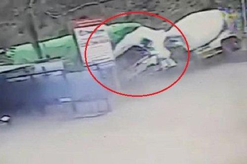 Clip: Xe bồn lao sang làn ngược chiều, tông xe tải thảm khốc ở Hà Giang