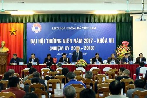 Những chiếc ghế thừa