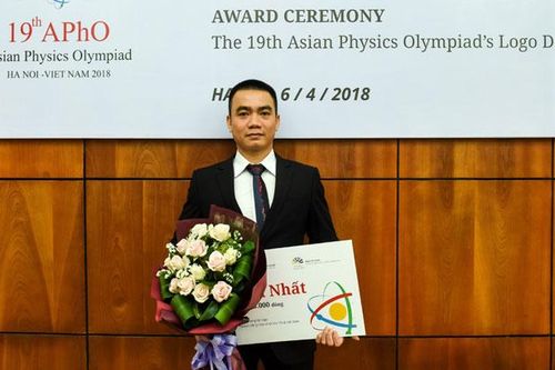 Logo Olympic Vật lý châu Á 2018 cách điệu hình hoa sen đang nở như thế nào?