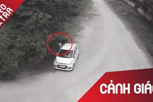 Đập kính ôtô trộm túi xách ngay giữa ban ngày tại Hưng Yên