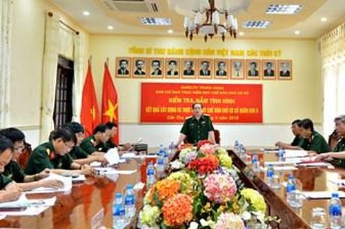 Kiểm tra thực hiện quy chế dân chủ cơ sở của Đảng ủy Quân khu 9