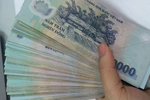 Bắt quả tang nữ kiểm sát viên nhận tiền của vợ bị can