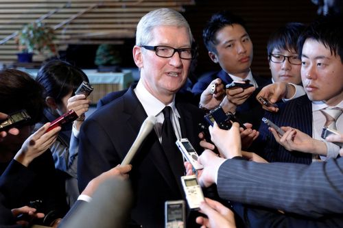 Apple mâu thuẫn trong cách phát ngôn vụ làm chậm iPhone