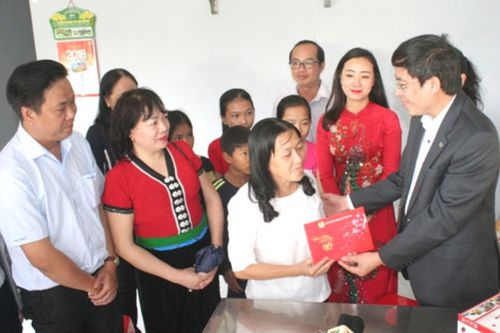 Vận động cán bộ nhà giáo tham gia tổ chức công đoàn