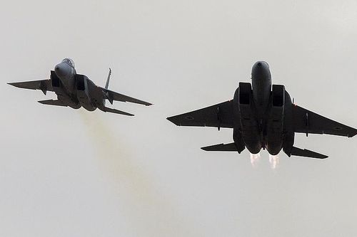 Mỹ huy động máy bay ném bom B1 và nhiều tàu chiến tấn công Syria