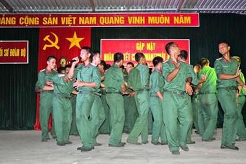 Tổ chức vui Tết Chol Chnam Thmay cho cán bộ, chiến sĩ