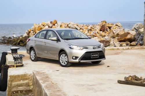 Xe nội Toyota thăng hoa chặn đà suy giảm xe nhập khẩu