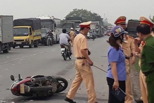 Tai nạn giao thông liên hoàn: Một phụ nữ chết thảm