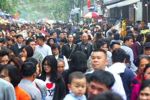 Hà Nội: Biển người chen chân đi lễ sáng mùng 1 Tết