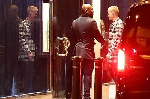 Thất bại trước Salah, De Bruyne vẫn vui vẻ bên đồng đội